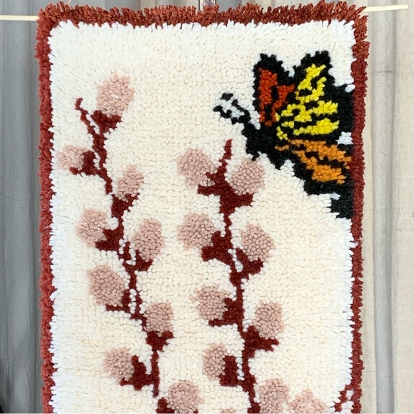 70s Monarch Butterfly Latch Hook Rug - Picture 6 of 9